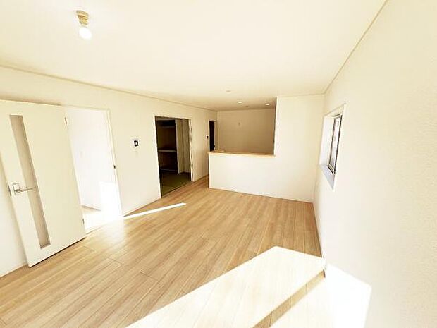 リビングダイニングになります。ご家族そろっての素敵な空間になりそうですね。