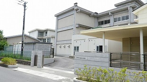 南足柄市立岡本中学校まで約960m（徒歩12分）