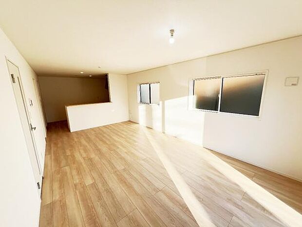 リビングダイニングになります。ご家族そろっての素敵な空間になりそうですね。