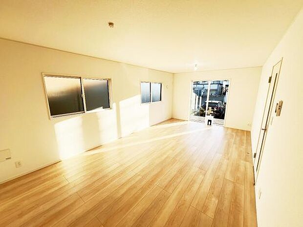 家族団らんの場所としてゆったりと居心地の良いリビングです。