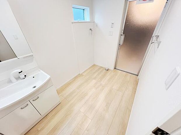 脱衣所は小さなお子様がいるご家庭にも重宝されます。