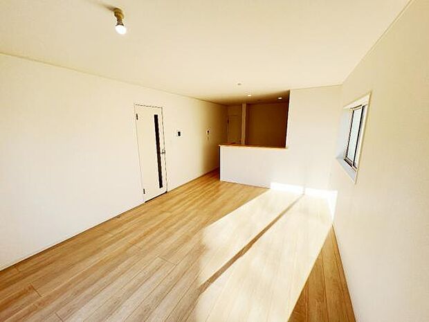 リビングダイニングになります。ご家族そろっての素敵な空間になりそうですね。