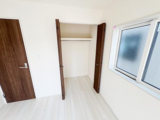 いつでもお部屋をスッキリお使い頂ける収納スペースを設置。