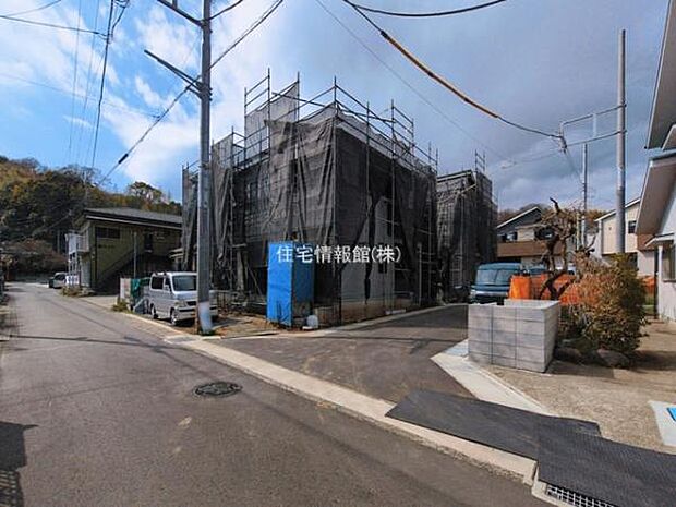 前面道路を含めた現地写真です。