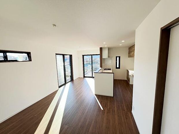 家族団らんの場所としてゆったりと居心地の良いリビングです。