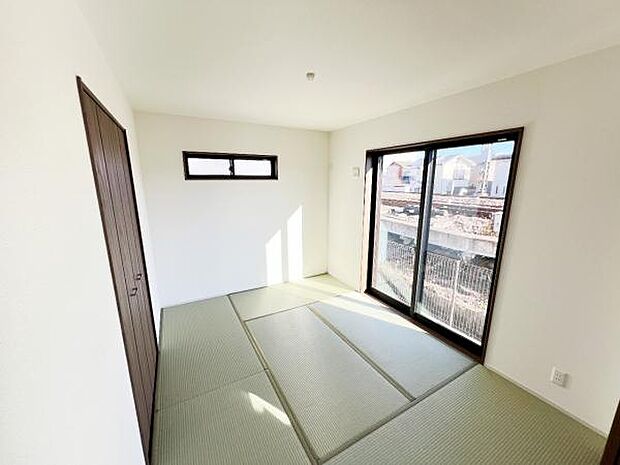 和室スペースです。畳のお部屋は寛げる空間ですね。