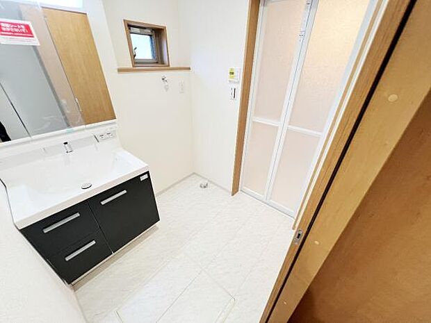 脱衣所は小さなお子様がいるご家庭にも重宝されます。