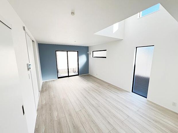 家族団らんの場所としてゆったりと居心地の良いリビングです。