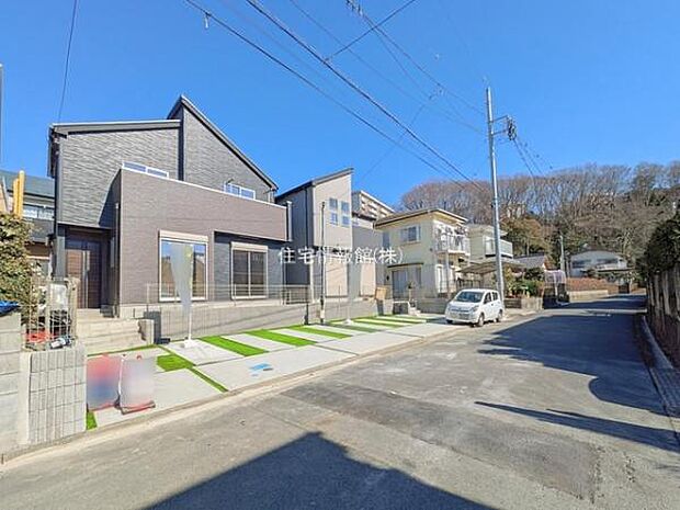 前面道路を含めた現地写真です。