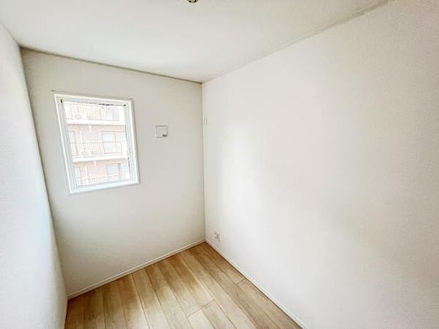 テレワークスペースや収納として利用できる3.0帖のお部屋です。