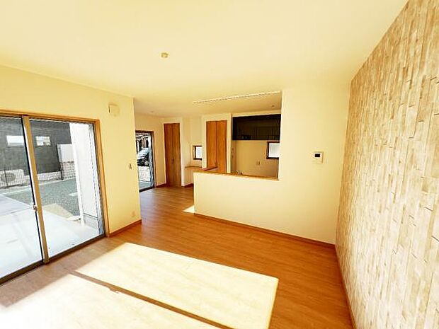 リビングダイニングになります。ご家族そろっての素敵な空間になりそうですね。