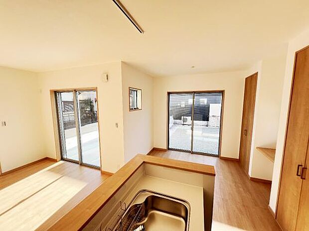 ご家族の温かい時間を演出するダイニングスペースです。