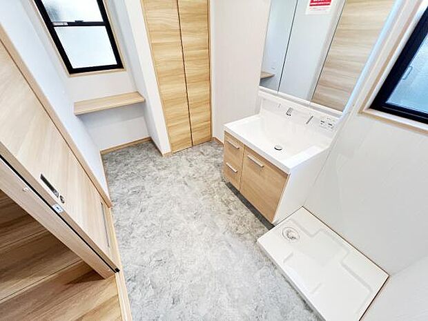 脱衣所は小さなお子様がいるご家庭にも重宝されます。