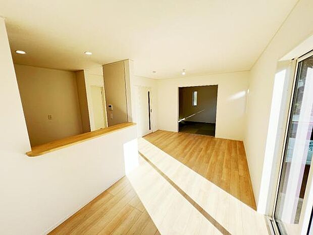 リビングダイニングになります。ご家族そろっての素敵な空間になりそうですね。