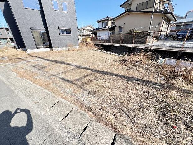 セカンドカーにも便利な駐車2台可能です。