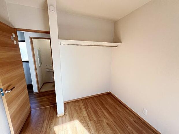 収納が備わっており、子供部屋や在宅ワークスペース等にもおすすめです。