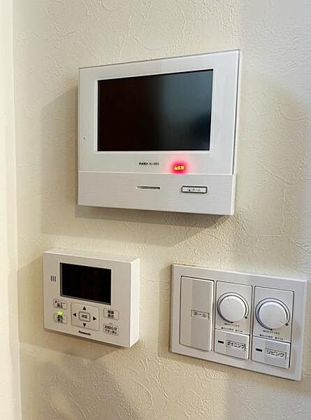 訪問者を確認できるTVモニター付きインターフォンです。