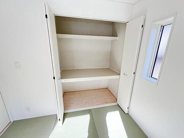 いつでもお部屋をスッキリお使い頂ける収納スペースを設置。