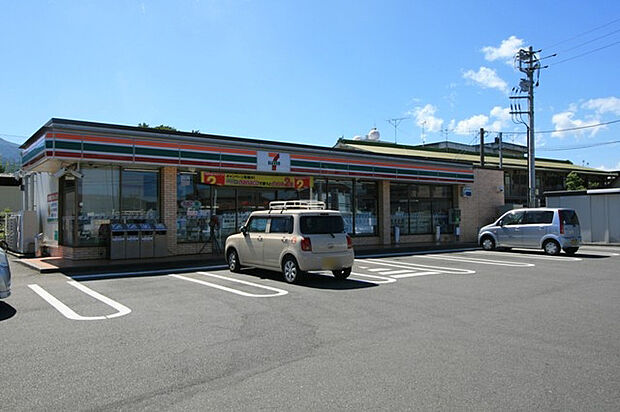 セブン-イレブン 南足柄岩原店まで約810m(徒歩11分)