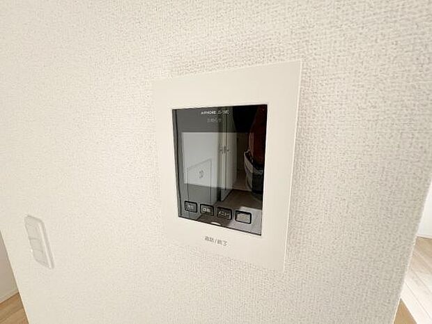 訪問者を確認できるTVモニター付きインターフォンです。