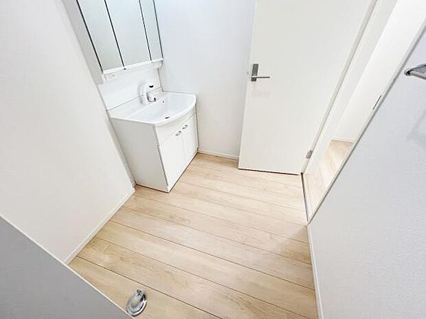 脱衣所は小さなお子様がいるご家庭にも重宝されます。