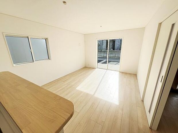 家族団らんの場所としてゆったりと居心地の良いリビングです。