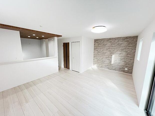 リビングダイニングになります。ご家族そろっての素敵な空間になりそうですね。