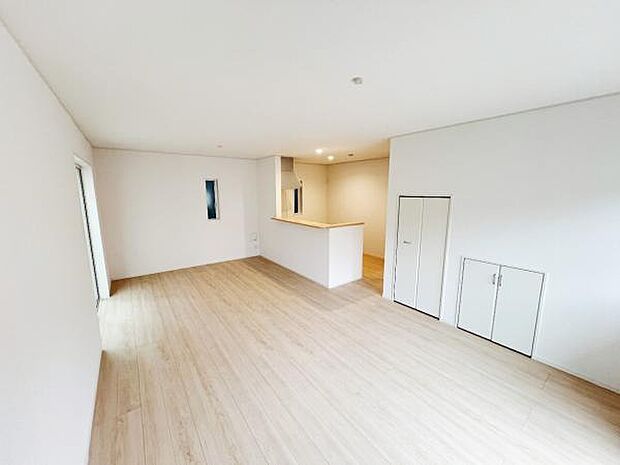 リビングダイニングになります。ご家族そろっての素敵な空間になりそうですね。