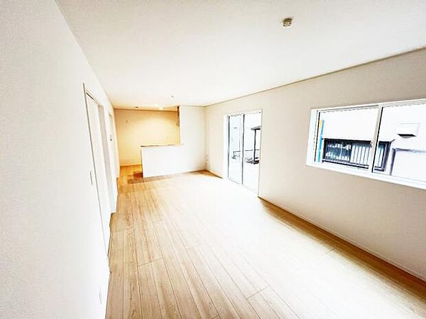 リビングダイニングになります。ご家族そろっての素敵な空間になりそうですね。