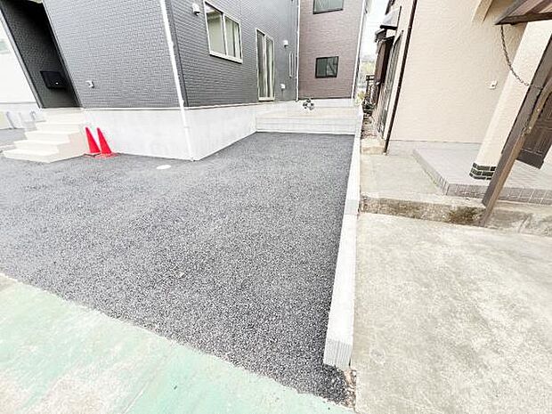 セカンドカーにも便利な駐車2台可能です。
