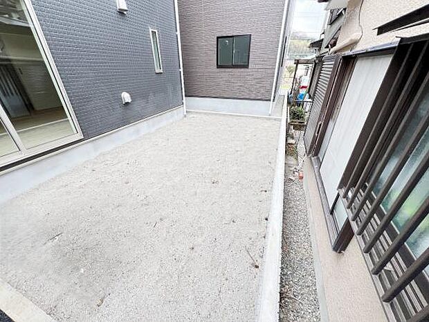 お庭スペースは、ガーデニングやお子様との外遊びなど多彩な用途でお楽しみいただけます。