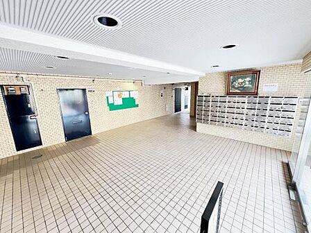 ゆったりとした印象のエントランスです。