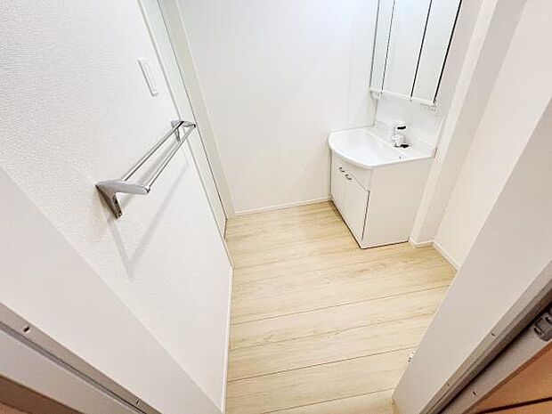 脱衣所は小さなお子様がいるご家庭にも重宝されます。