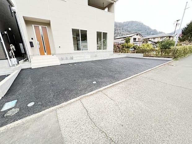 駐車場ももちろん完備しておりますのでお車所有の方にも心強いです。