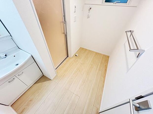 脱衣所は小さなお子様がいるご家庭にも重宝されます。