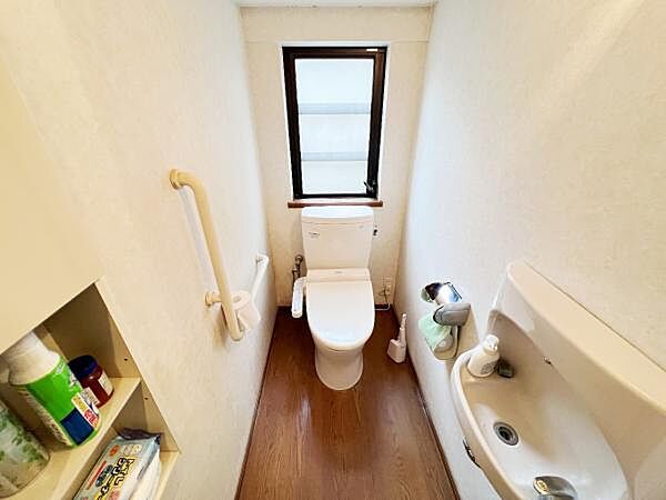 ほっと安らげるトイレ空間です。