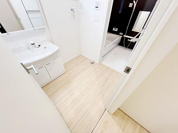 脱衣所は小さなお子様がいるご家庭にも重宝されます。