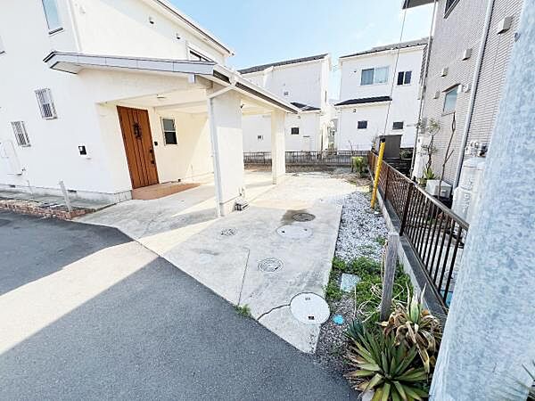 セカンドカーにも便利な駐車2台可能です。