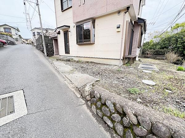 駐車場ももちろん完備しておりますのでお車所有の方にも心強いです。