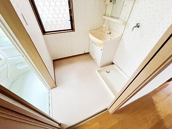 脱衣所は小さなお子様がいるご家庭にも重宝されます。