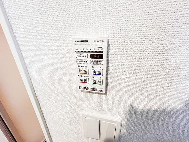 便利な浴室暖房乾燥機を装備しております。