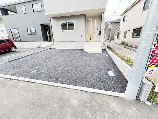 駐車場ももちろん完備しておりますのでお車所有の方にも心強いです。