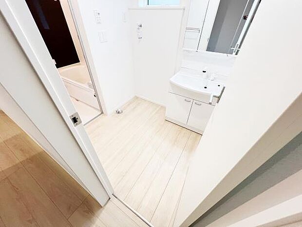 脱衣所は小さなお子様がいるご家庭にも重宝されます。