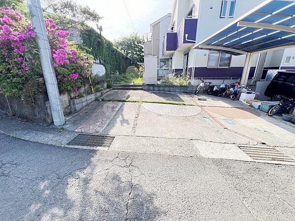 セカンドカーにも便利な駐車2台可能です。