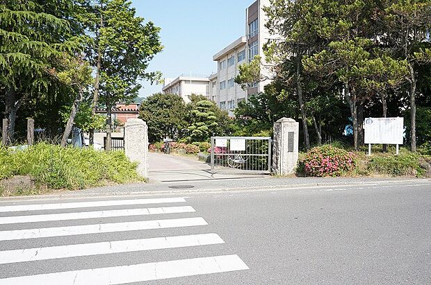 小田原市立国府津中学校まで約680m(徒歩9分)