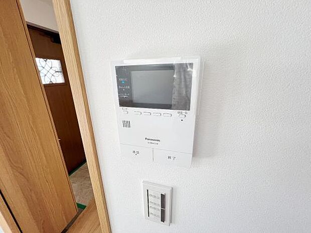 訪問者を確認できるTVモニター付きインターフォンです。