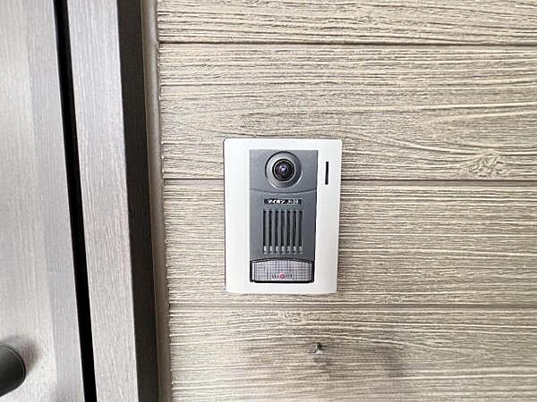 訪問者を確認できるTVモニター付きインターフォンです。