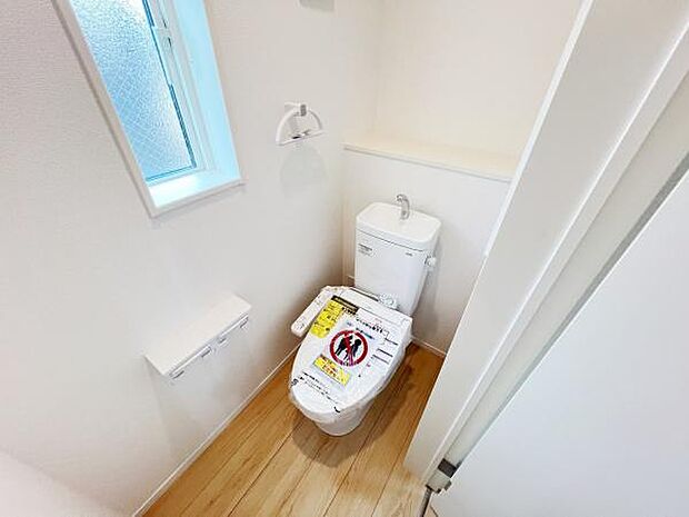 各階にトイレを設けており、ご家族が揃う時もゆとりをもってご利用いただけます。