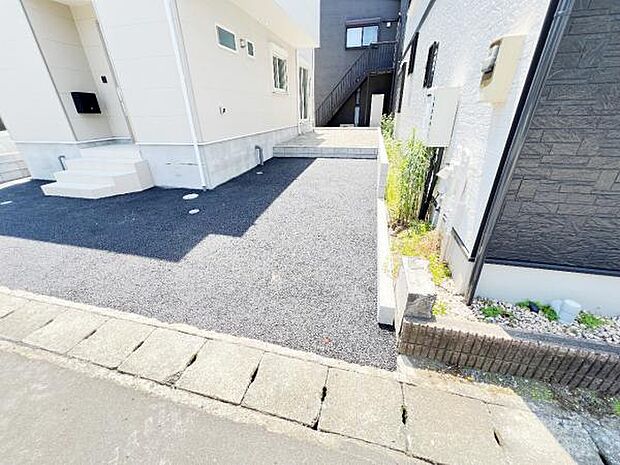 セカンドカーにも便利な駐車2台可能です。