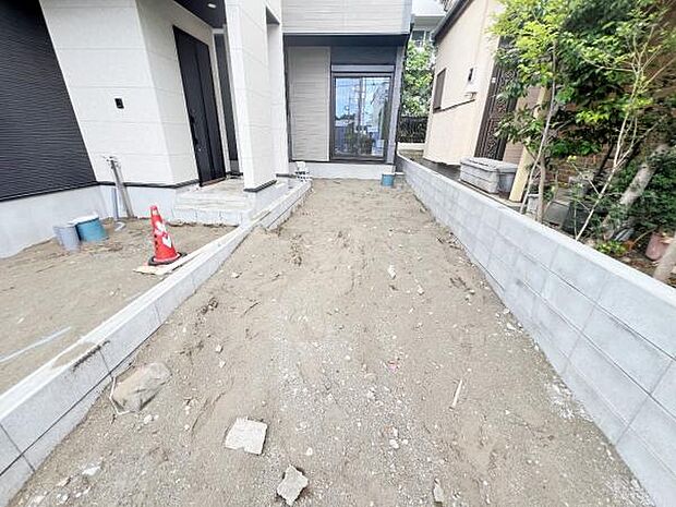 セカンドカーにも便利な駐車2台可能です。
